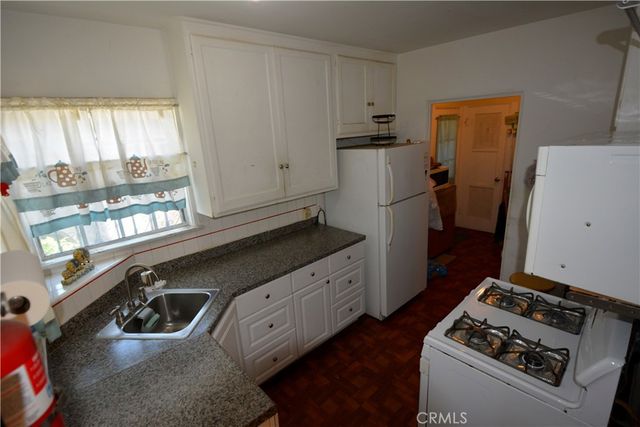 6421 Radford, Los Angeles, CA 91606