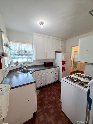 6421 Radford, Los Angeles, CA 91606