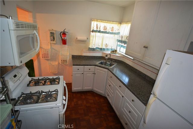 6421 Radford, Los Angeles, CA 91606