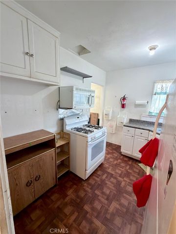 6421 Radford, Los Angeles, CA 91606