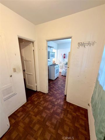 6421 Radford, Los Angeles, CA 91606