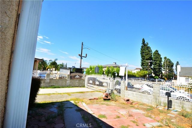 6421 Radford, Los Angeles, CA 91606