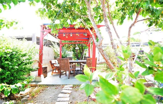 6421 Radford, Los Angeles, CA 91606