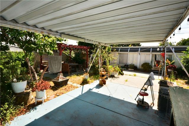 6421 Radford, Los Angeles, CA 91606
