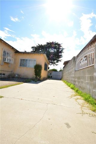 6421 Radford, Los Angeles, CA 91606