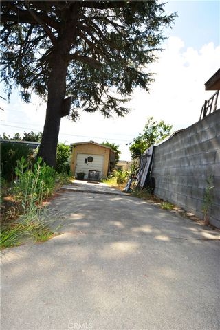 6421 Radford, Los Angeles, CA 91606