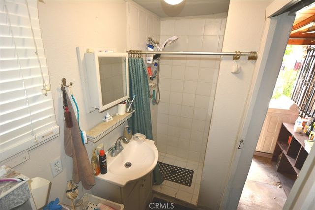 6421 Radford, Los Angeles, CA 91606