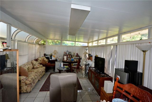 6421 Radford, Los Angeles, CA 91606