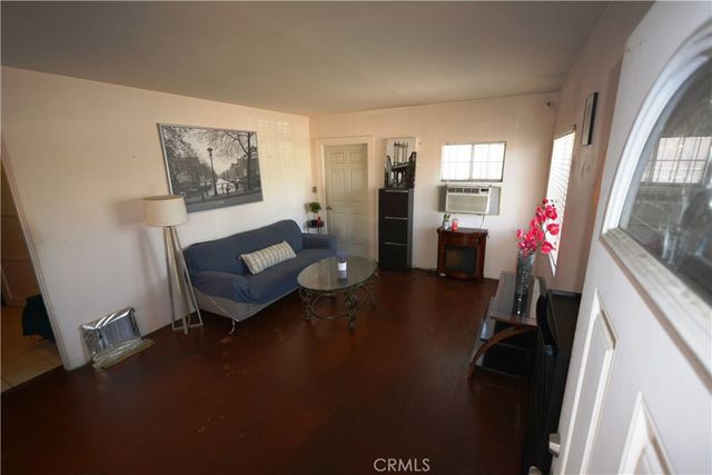 6421 Radford, Los Angeles, CA 91606