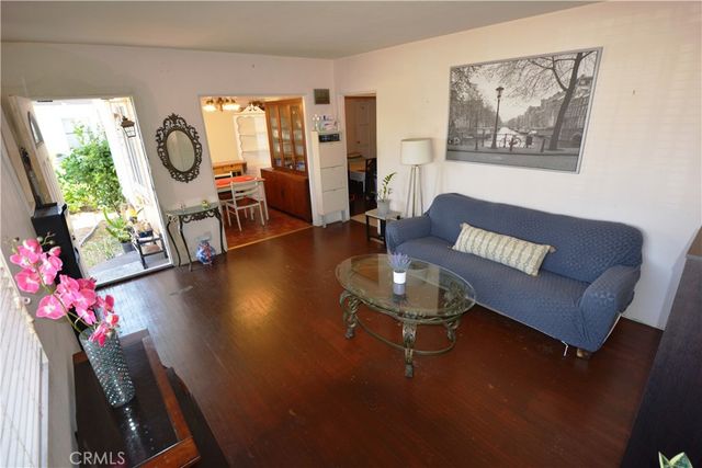 6421 Radford, Los Angeles, CA 91606