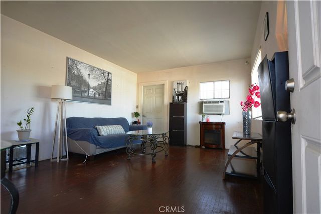 6421 Radford, Los Angeles, CA 91606
