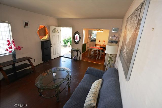 6421 Radford, Los Angeles, CA 91606