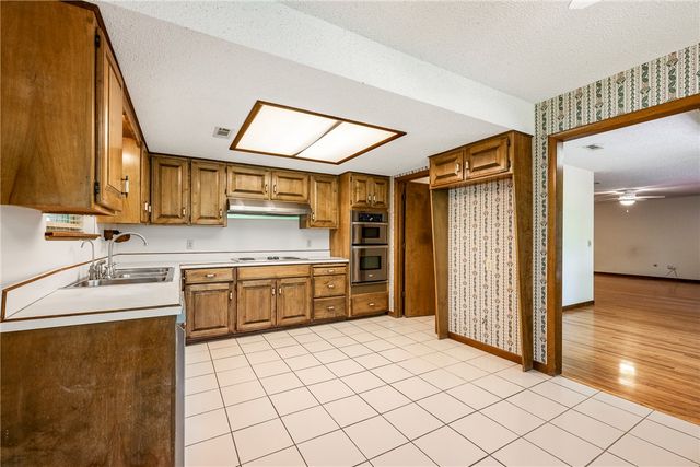 11683 Oak Hills Drive, Bentonville, AR 72712
