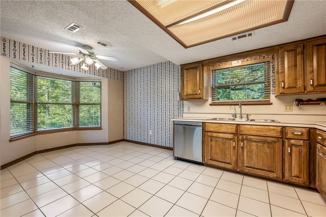 11683 Oak Hills Drive, Bentonville, AR 72712