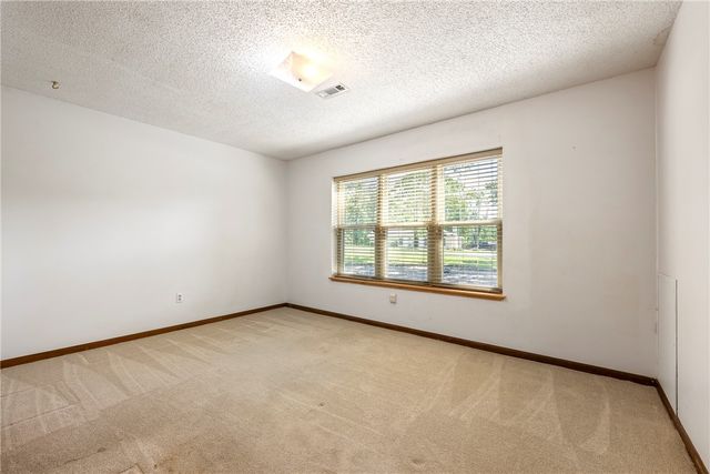 11683 Oak Hills Drive, Bentonville, AR 72712