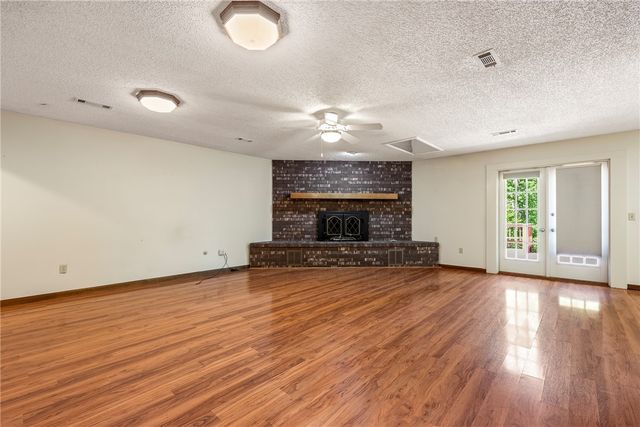 11683 Oak Hills Drive, Bentonville, AR 72712