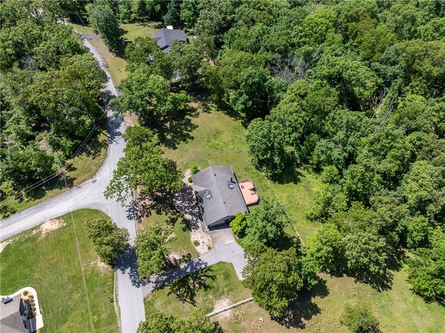 11683 Oak Hills Drive, Bentonville, AR 72712