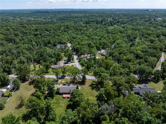 11683 Oak Hills Drive, Bentonville, AR 72712