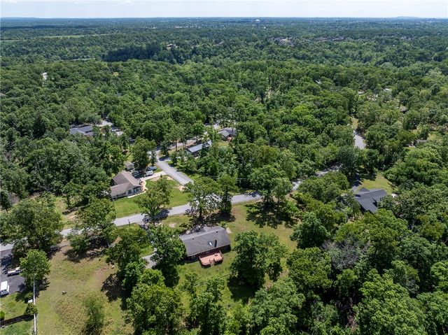 11683 Oak Hills Drive, Bentonville, AR 72712