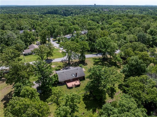 11683 Oak Hills Drive, Bentonville, AR 72712