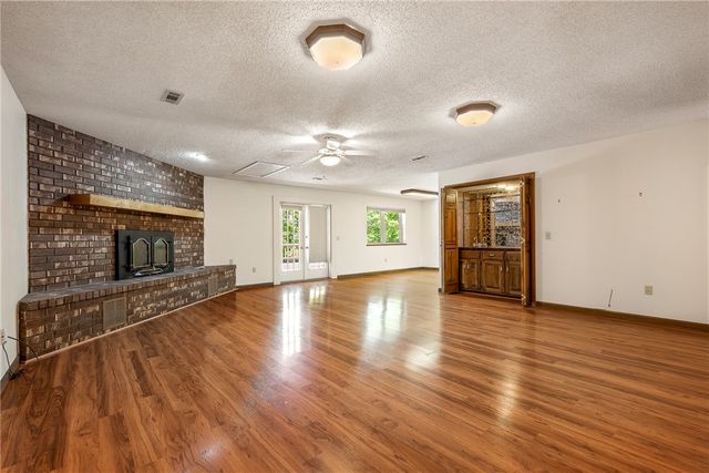 11683 Oak Hills Drive, Bentonville, AR 72712