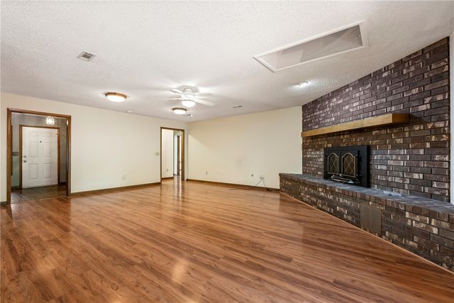 11683 Oak Hills Drive, Bentonville, AR 72712