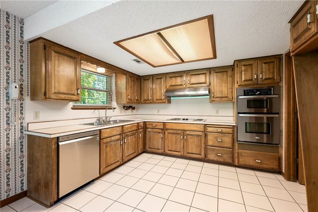 11683 Oak Hills Drive, Bentonville, AR 72712