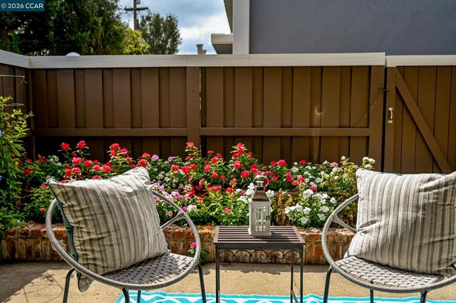 1218 Hookston Rd, Concord, CA 94518