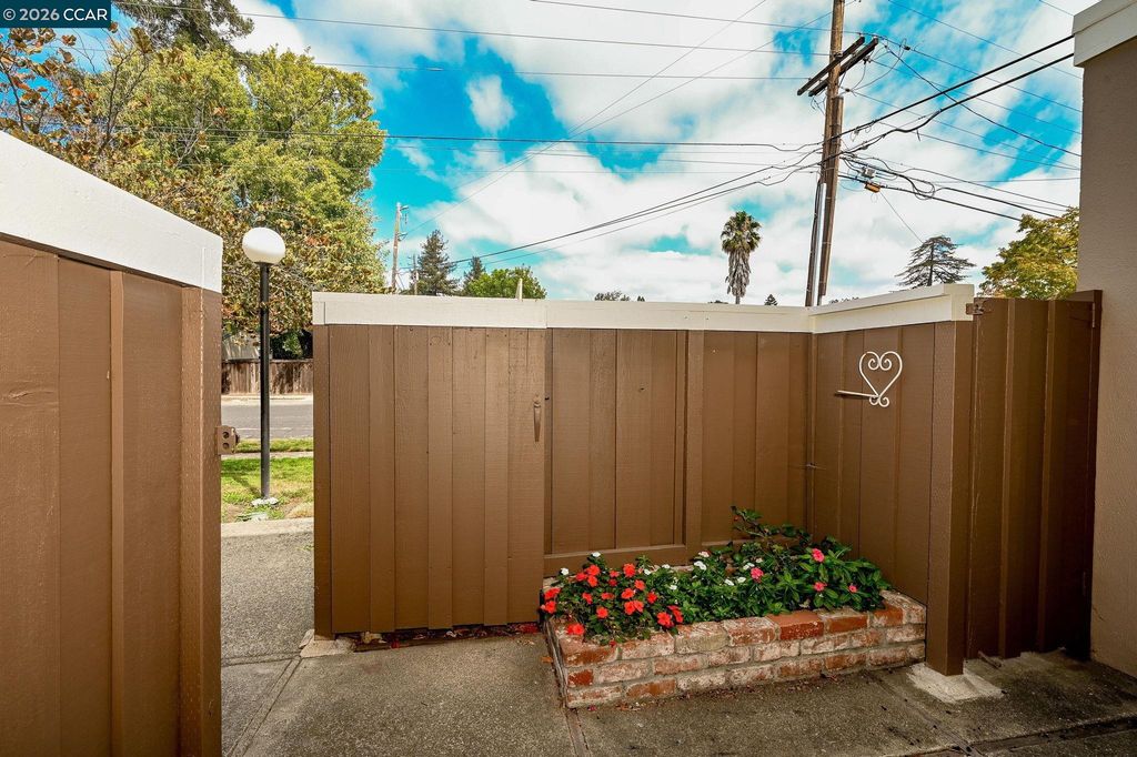 1218 Hookston Rd, Concord, CA 94518