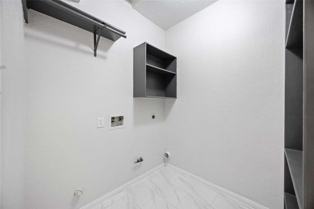 15 Finetta Lane, Alvin, TX 77511