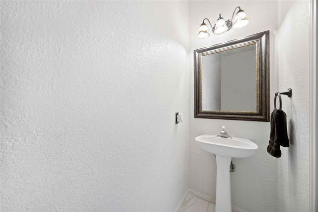 15 Finetta Lane, Alvin, TX 77511