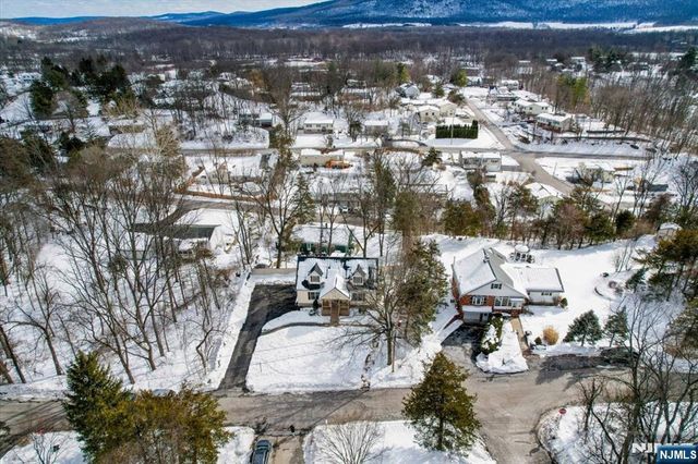 10 Thistle Avenue, Vernon, NJ 07418