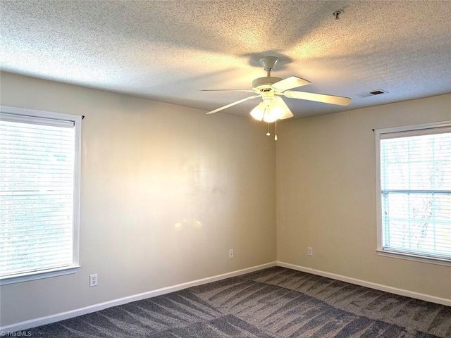 2600 Pennoak Way H, Greensboro, NC 27407