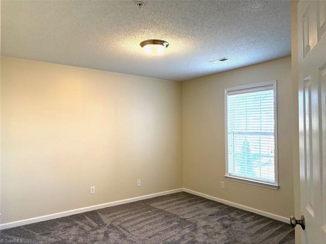 2600 Pennoak Way H, Greensboro, NC 27407