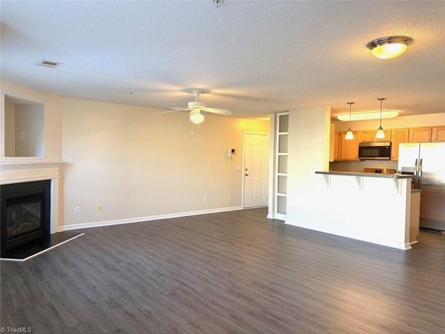 2600 Pennoak Way H, Greensboro, NC 27407