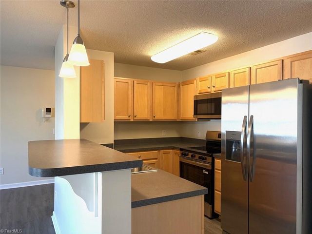 2600 Pennoak Way H, Greensboro, NC 27407