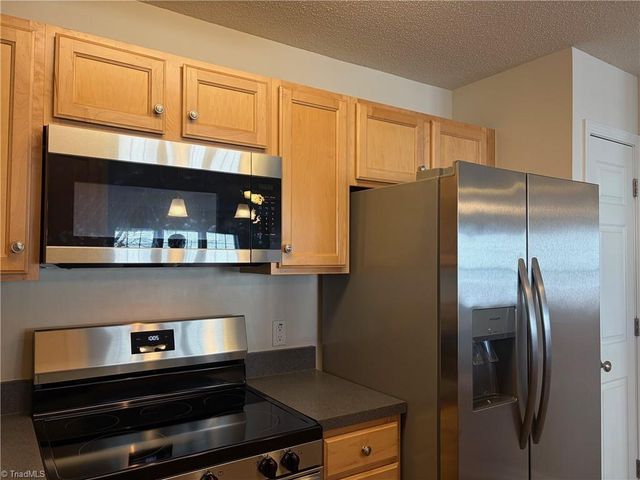 2600 Pennoak Way H, Greensboro, NC 27407