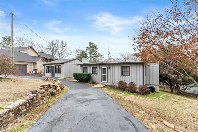 6052 Seminole Drive, Flowery Branch, GA 30542