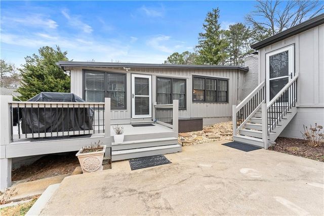 6052 Seminole Drive, Flowery Branch, GA 30542