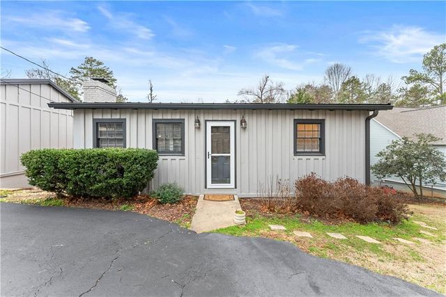 6052 Seminole Drive, Flowery Branch, GA 30542