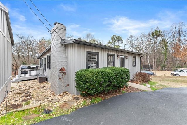 6052 Seminole Drive, Flowery Branch, GA 30542