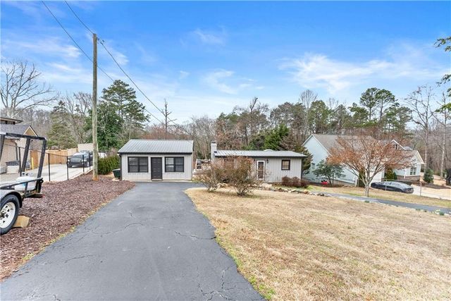 6052 Seminole Drive, Flowery Branch, GA 30542