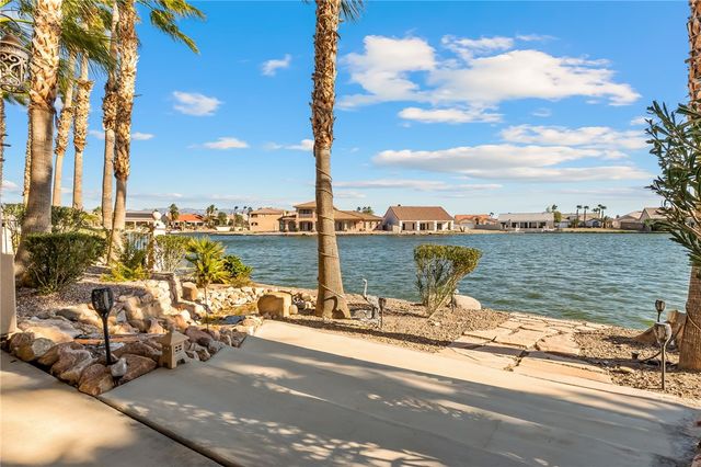 6114 S Los Lagos Circle, Fort Mohave, AZ 86426