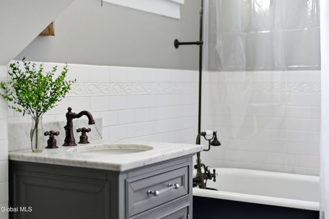 797 Western Road, Schodack, NY 12033