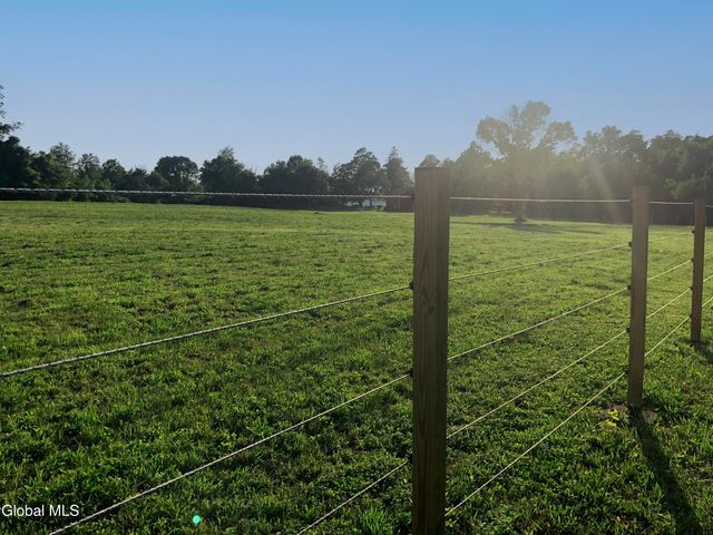 797 Western Road, Schodack, NY 12033