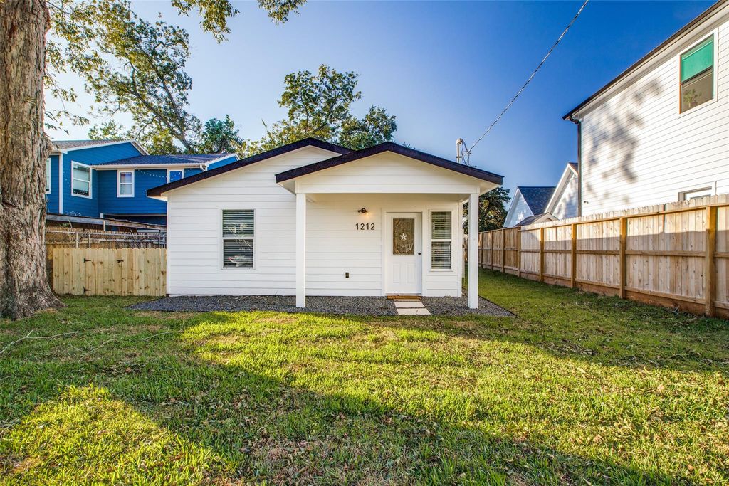 1212 Hamblen Street, Houston, TX 77009