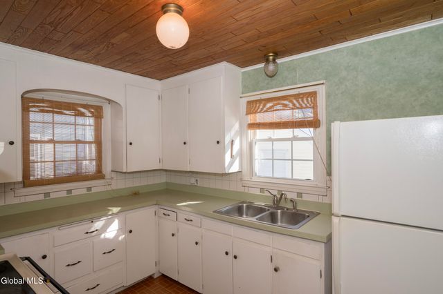 1152 Van Curler Avenue, Schenectady, NY 12308