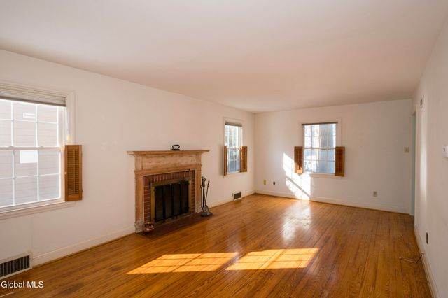 1152 Van Curler Avenue, Schenectady, NY 12308