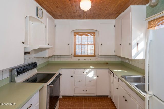 1152 Van Curler Avenue, Schenectady, NY 12308