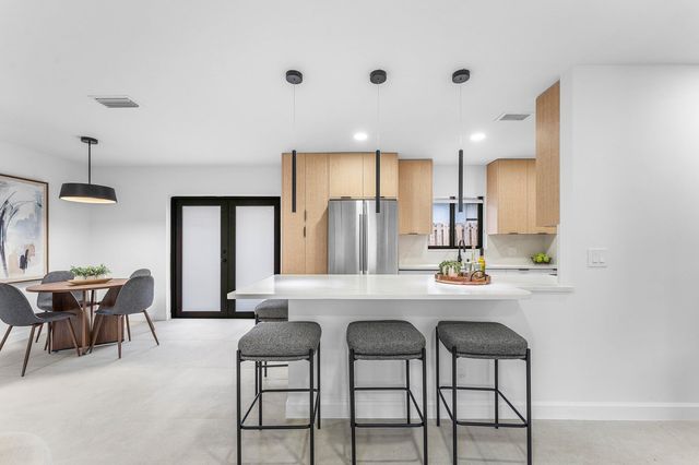 608 SE 2nd Avenue, Delray Beach, FL 33483